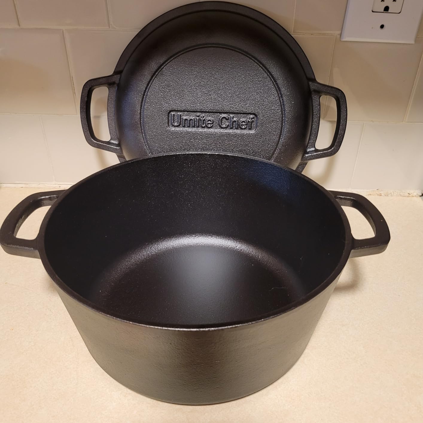 Umite Chef Cast Iron Dutch Oven Pot with Skillet Lid - Pre-Seasoned - PFAS-Free - Skillet Lid Cooking Pan for Bread, Frying, Baking - Dual Handles - Oven, Grill, Campfire & Stovetop Safe - 5QT customer photo 1
