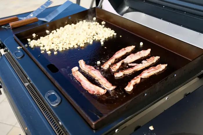 Traeger Grills Flatrock 2 Zone, 26-Inch Flat Top Griddle, Outdoor Gas Grill with Dual-Zone TruZone Cooking, Even Heat, and EZ-Clean Grease Management, Premium Propane Griddle for Outdoor Cooking customer photo 2