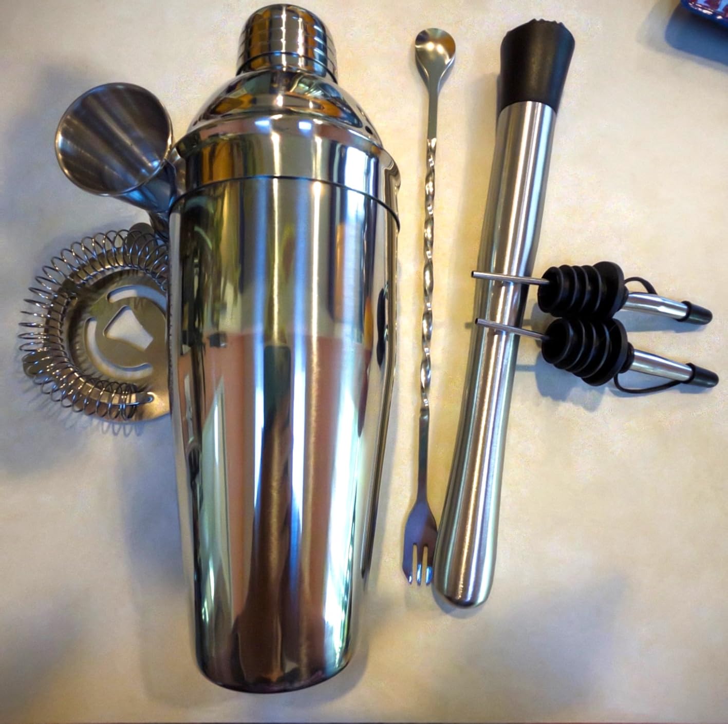 Cocktail Shaker Set Bartender Kit,Professional Bar Set, Martini Shaker, Jigger, Strainer, Mixer Spoon, Muddler, Liquor Pourers Ideal Bar Accessories for Home, Gift for Christmas, Birthday, Beginners customer photo 1