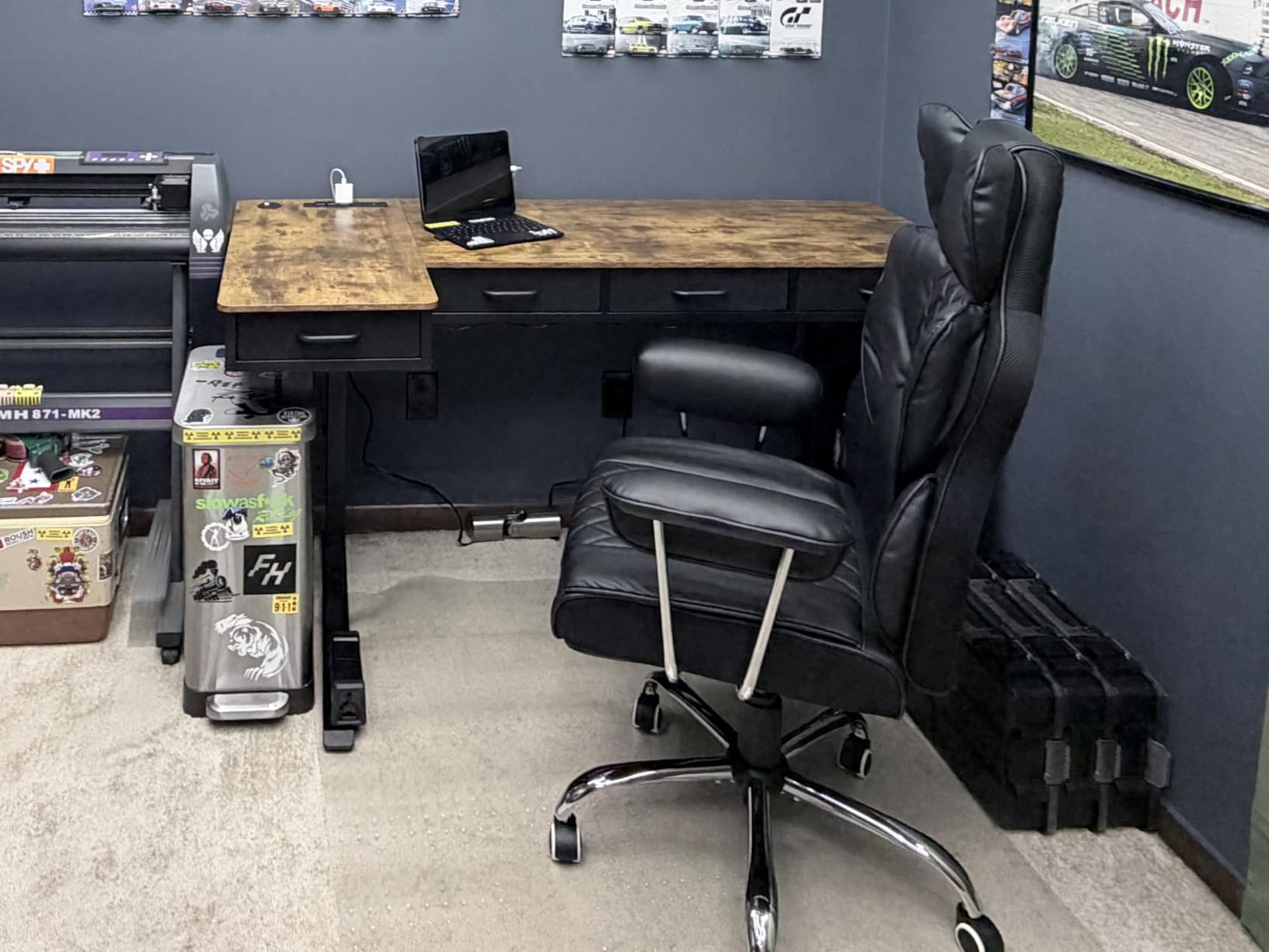 COMHOMA Big and Tall Office Chair, High Back Leather Gaming Chair with Footrest, Executive Ergonomic Office Chair with Pocket Spring Lumbar Support and with Outward Fixed Soft Armrests customer photo 1