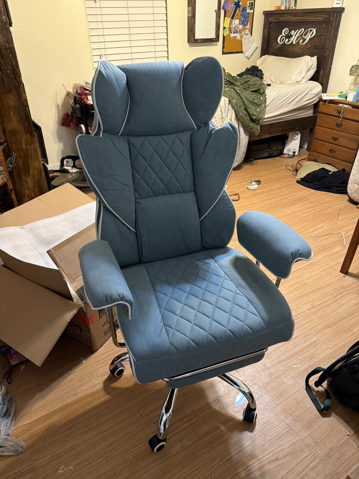 COMHOMA Big and Tall Office Chair, High Back Leather Gaming Chair with Footrest, Executive Ergonomic Office Chair with Pocket Spring Lumbar Support and with Outward Fixed Soft Armrests customer photo 2