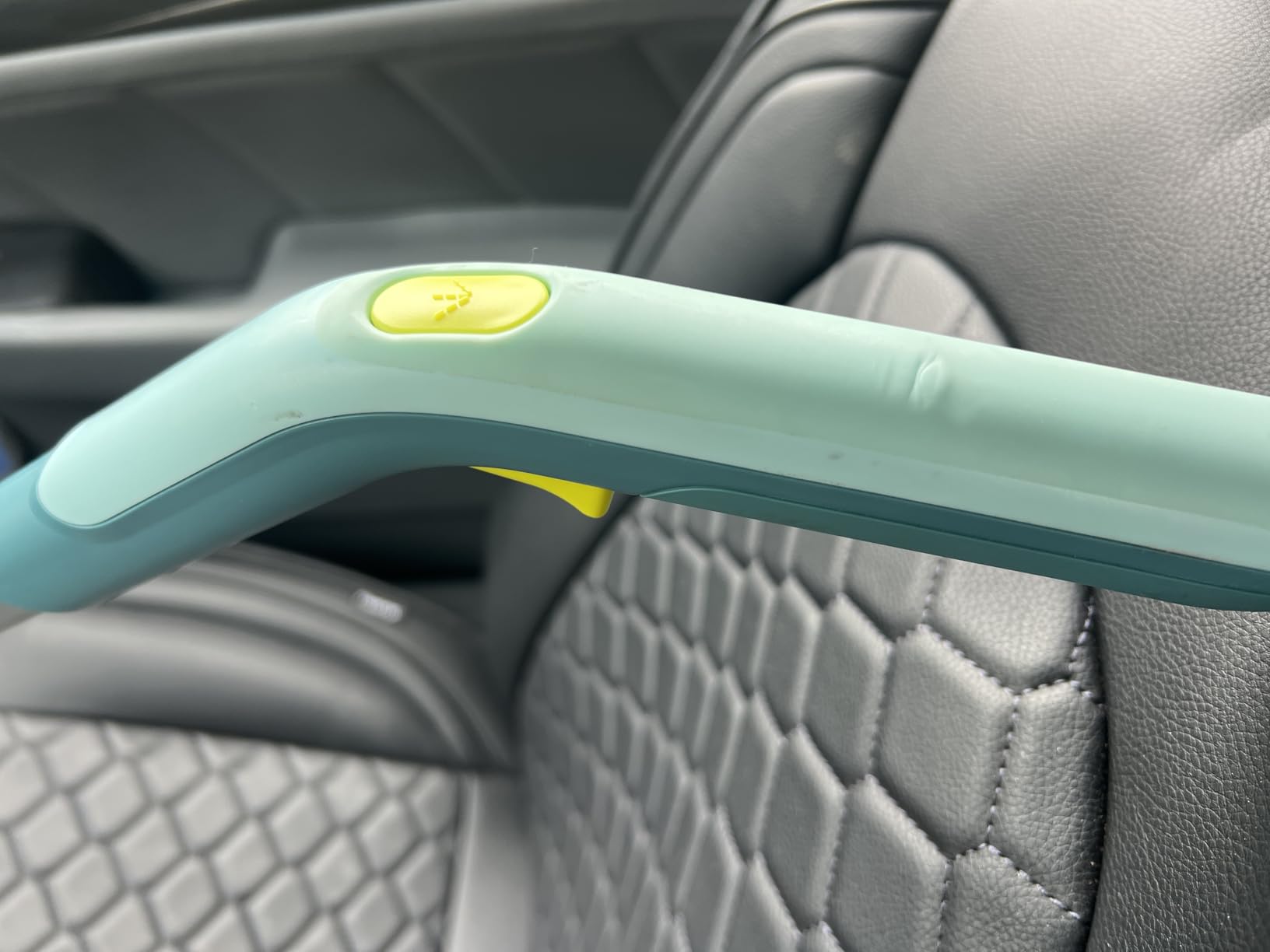 Shark VACMOP Reveal Cordless Vacuum & Spray Mop, Green, VM401 | Hard Floor Cleaner, Powerful Suction, Illumination Light, 4 Disposable Pads, 12oz Pet Cleaning Solution customer photo 2