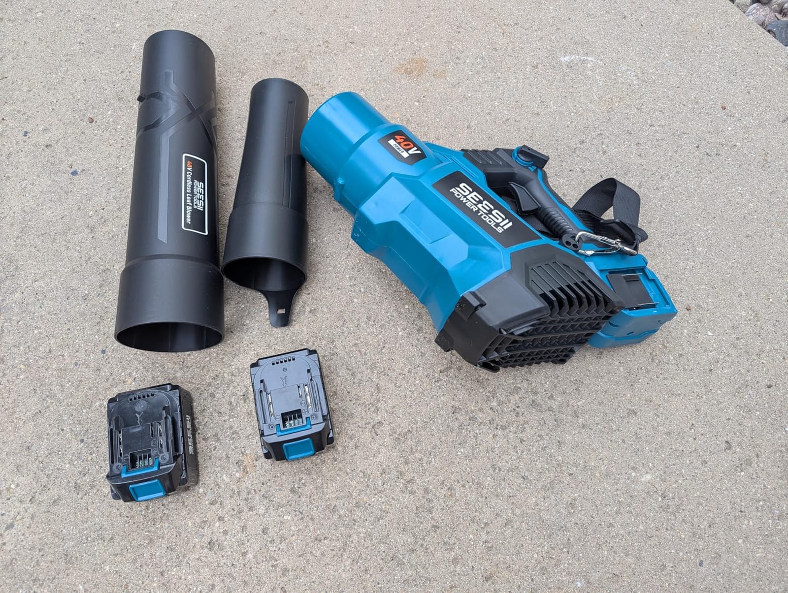 SEESII Leaf Blower Cordless 40V, 650 CFM & 160 MPH Electric Blowers Brushless | 2 x 5.2Ah Batteries, 3 Speeds & Turbo Mode, Battery Powered Blower with Shoulder Strap for Lawn Care, Leaves, Dust, Yard customer photo 2