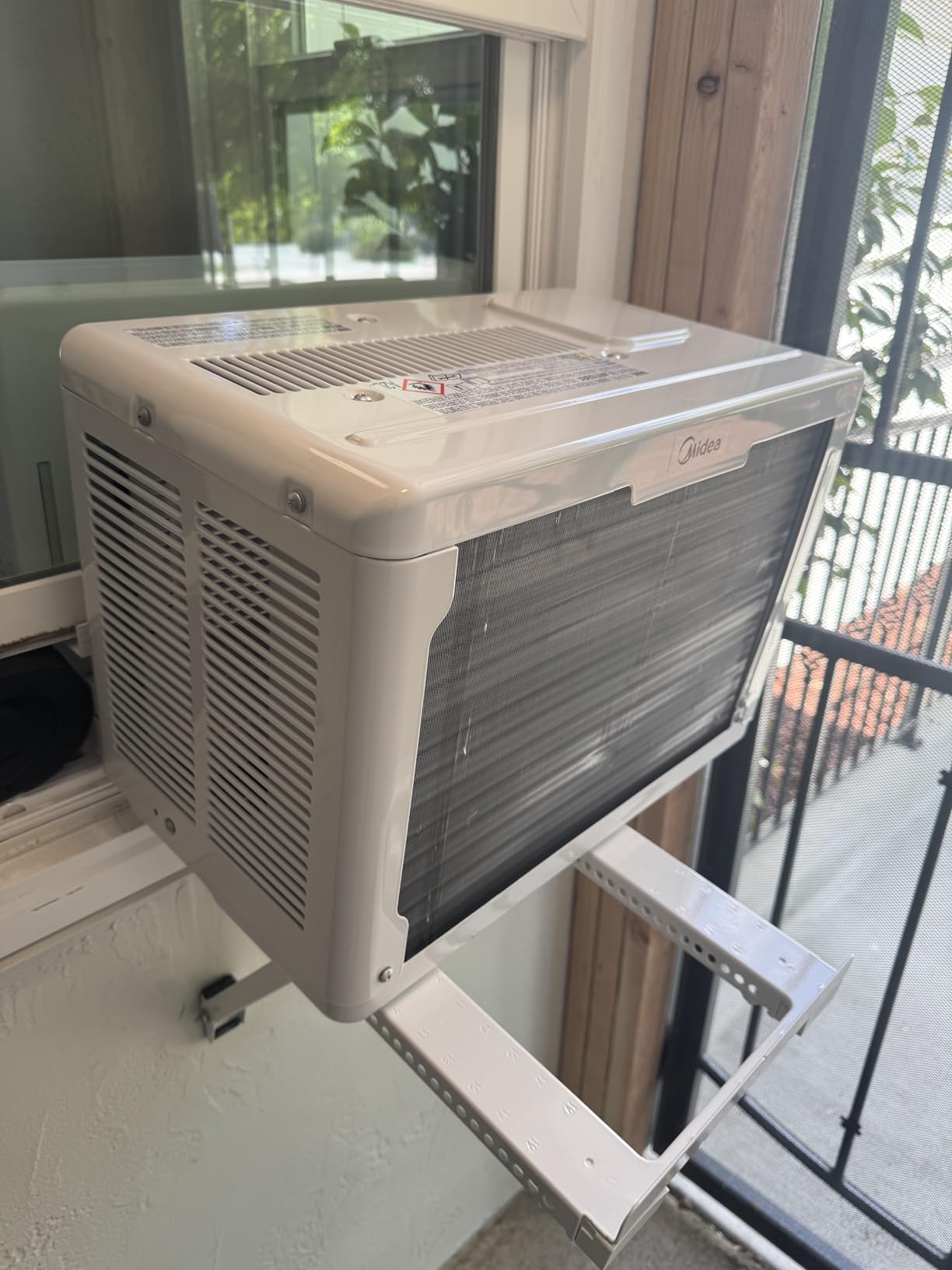 Midea 6,000 BTU U Shaped Window Air Conditioner, Cools up to 250 Sq Ft customer photo 2