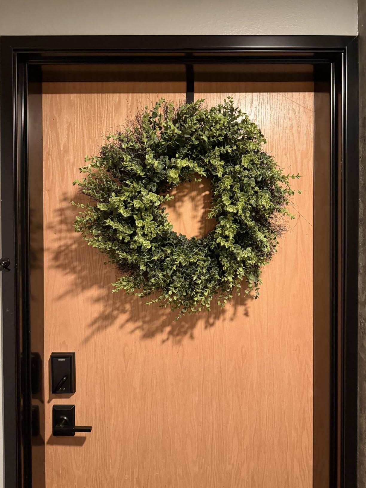 HUZIYAHAN 28In Large Boxwoods Door Wreaths for Front Door Spring Summer Outside All Season Green Year Round Artificial Greenery Wreath for Wall Window Rustic Farmhouse Home Outdoor Indoor Decorations customer photo 1