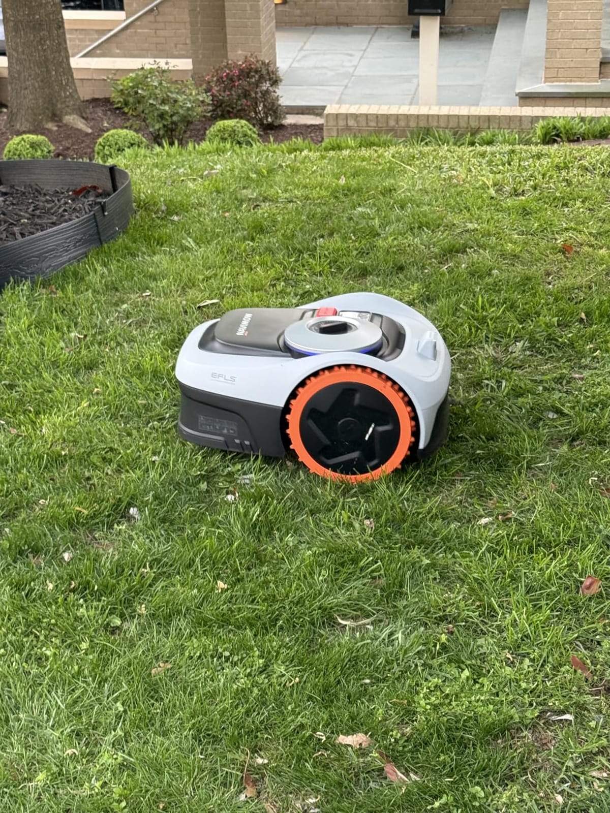 Segway Navimow i206 AWD Robot Lawn Mower, New i105N, 0.15 Acre, 45% Slopes customer photo 2