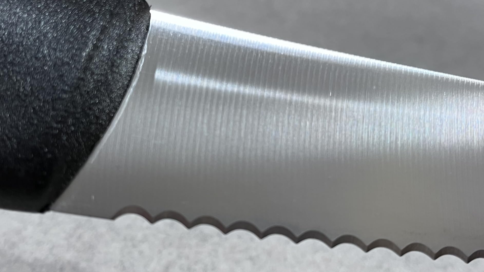 10-Inch Serrated Bread Knife with Sheath for Sourdough, German Steel | 1.4116 stainless steel blade for homemade and artisan loaves with Cover, Black customer photo 2