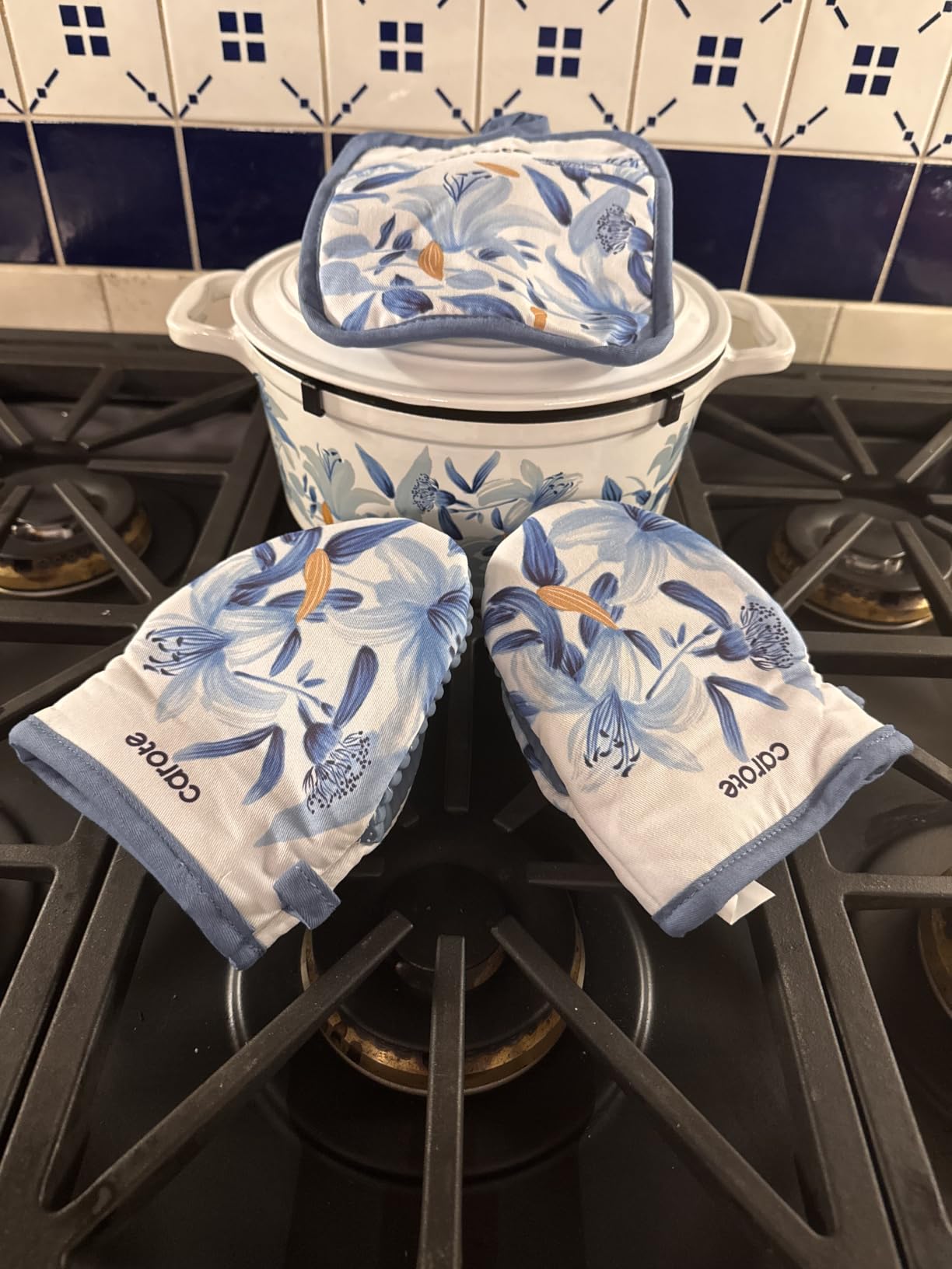 CAROTE 3.5QT Enameled Cast Iron Braiser Pan, Shallow Floral Dutch Oven Casserole Skillets, Non-Toxic Cast Iron Pot with Lid for Baking, Dual Handles, All Stovetop Compatible, White & Blue customer photo 2