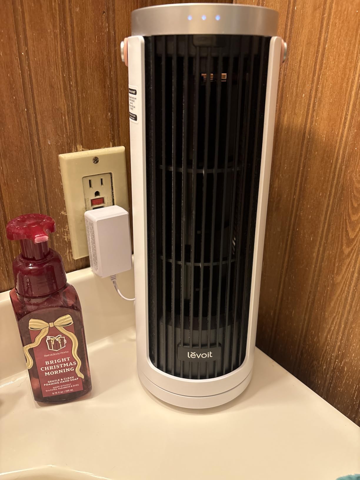 Levoit Tower Fan for Bedroom, 20dB Quiet Desk Fan, Portable Fan with 23ft/s | 3 Angles 4 Speeds Mini Oscillating Fan, DC Motor, Bladeless, Easy to Carry, Remoter, 12H Timer, for Home, Room, Office, White customer photo 2
