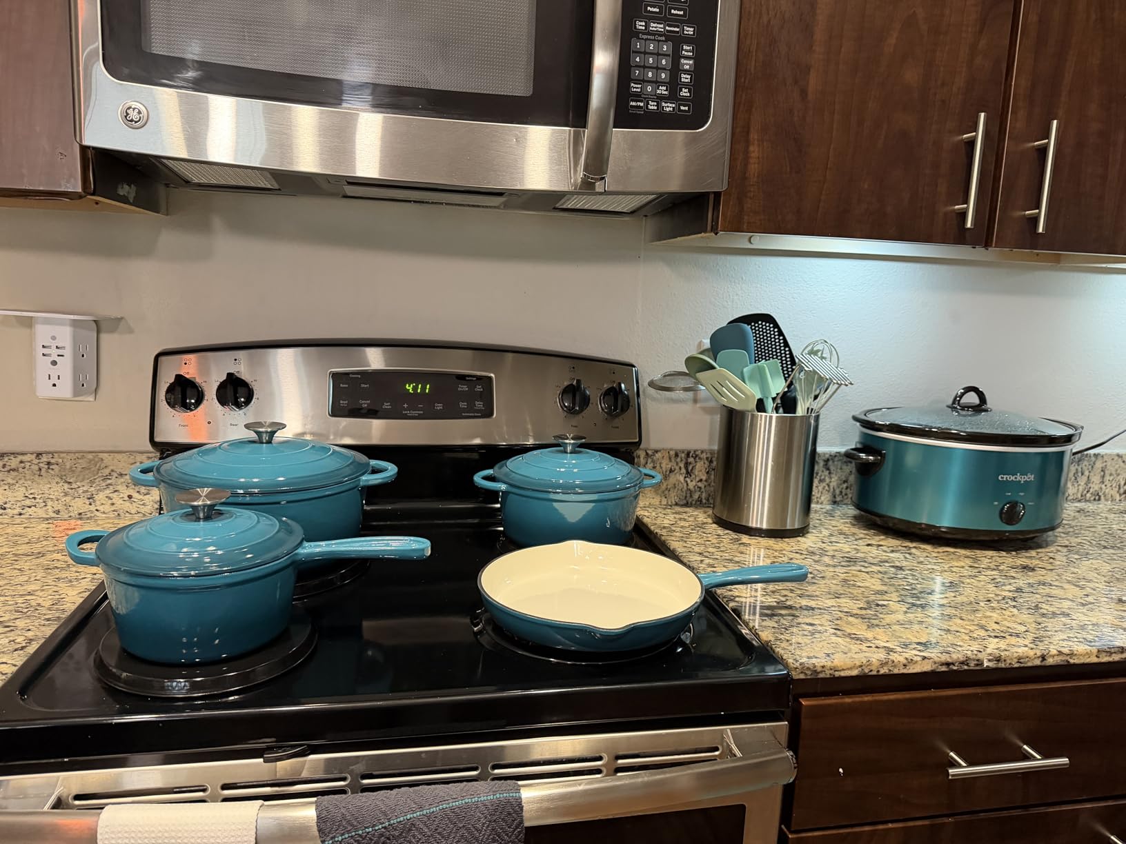 LIFERUN Enameled Cast Iron Cookware Set, 7Pcs Cast Iron Pots and Pans Set | Gas/Induction Dutch Oven Set, 7 Piece Set of Dutch Ovens, Saucepan, Skillet, 3 Lids, Oven Safe to 550°F, PFOA & PFAS Free customer photo 2