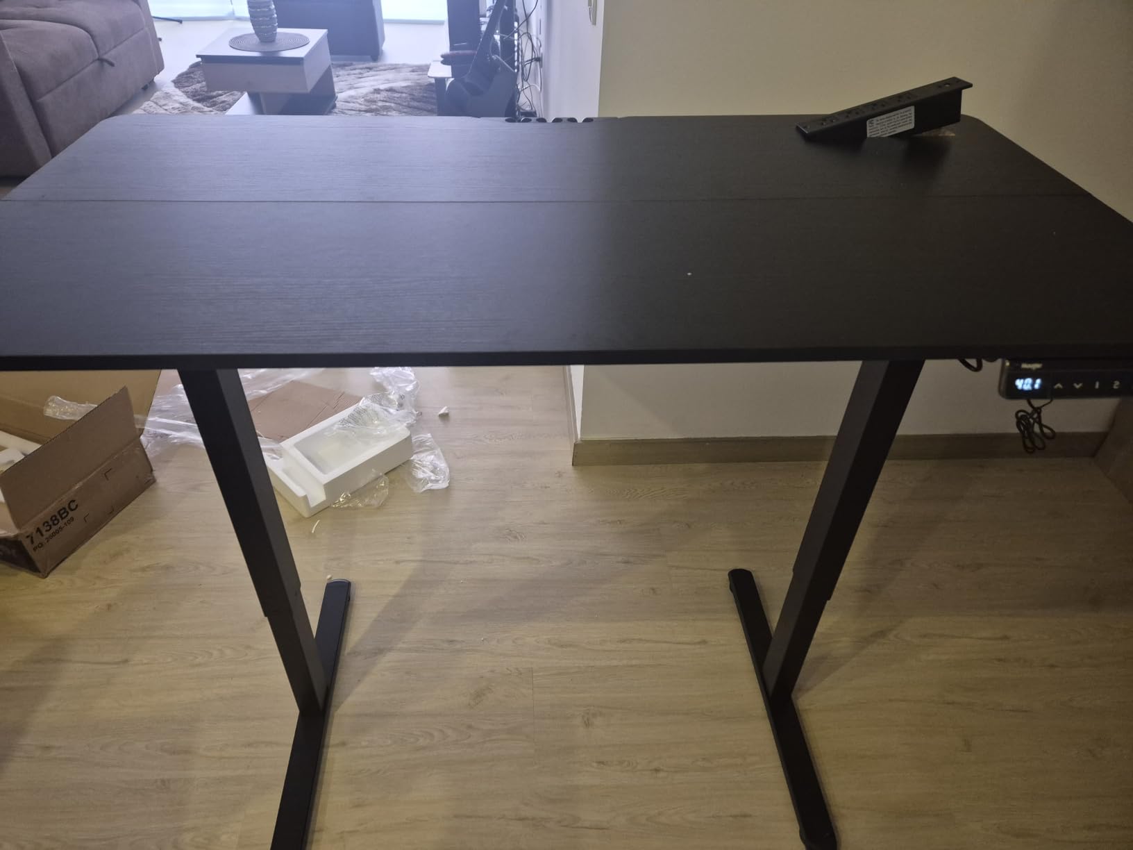 Huuger Electric Standing Desk with Power Outlets and USB-C Port, 47 X 24 Inch Height Adjustable Desk, Sit Stand Desk for Home Office, Computer & Gaming Desk with 4 Presets, Stable Steel Frame, Black customer photo 1