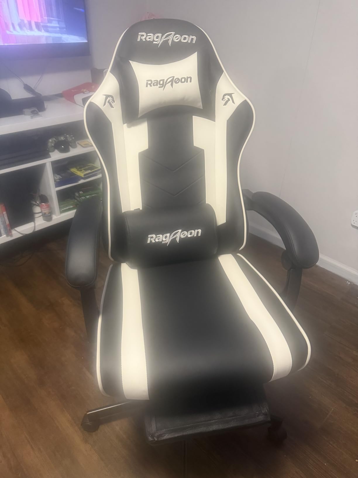 Gaming Chair for Adults Gamer Game Ergonomic PC Chair, 7-Point Support | Pocket Springs & Foam, 51cm Wide Seat, Sync Armrests, 90°-135° Backrest, PU Leather, Black and White, 400lbs Load customer photo 2