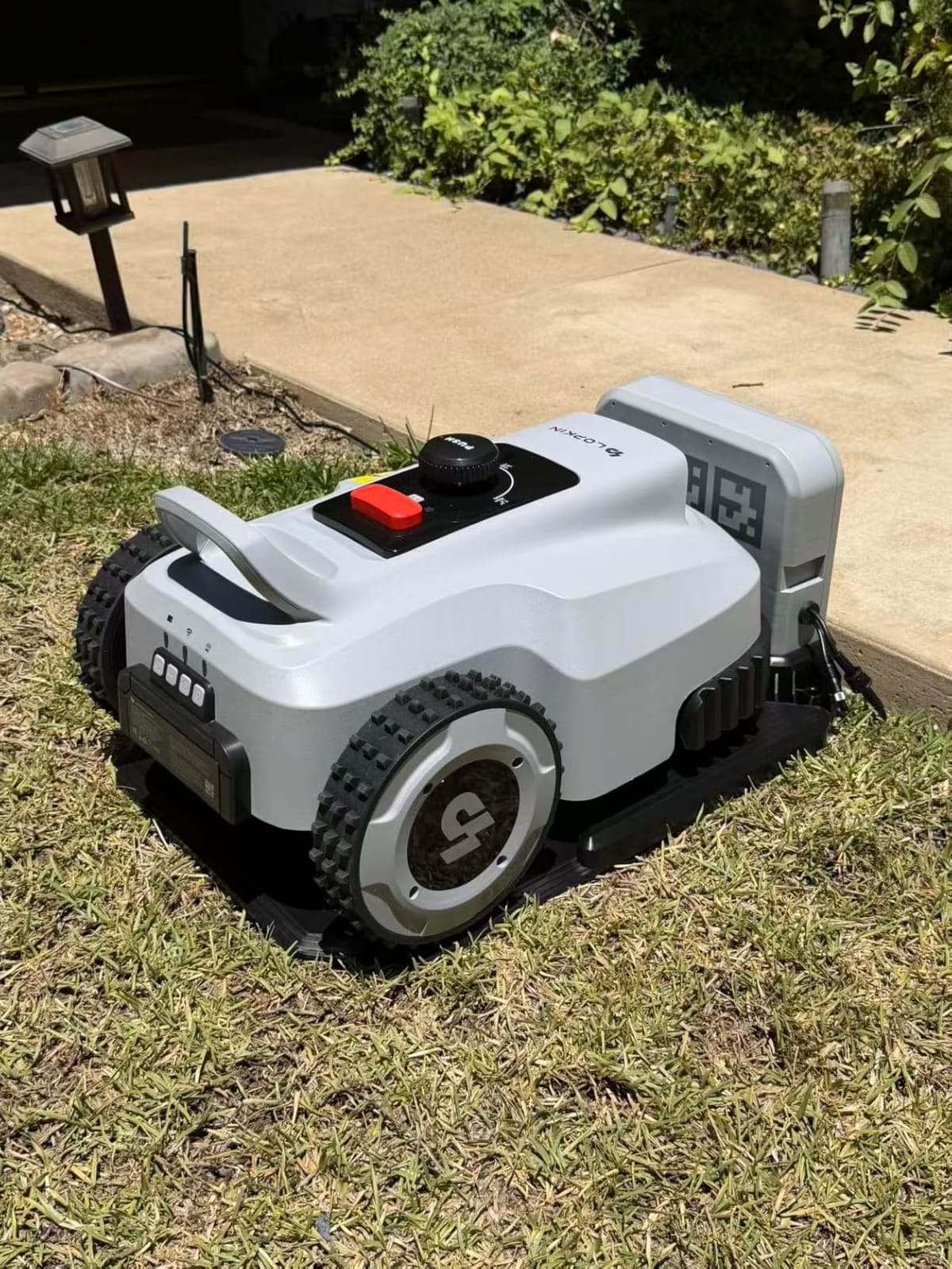 L2500-NEO Robot Lawn Mower for 0.9 Acres, NetRTK + AI Vision Lawnmower Robot, Wi-Fi HaLow Connectivity, No Boundary Wire, AI Obstacle Avoidance, App Control, 60dB Quiet, Multi-Zone Management customer photo 1
