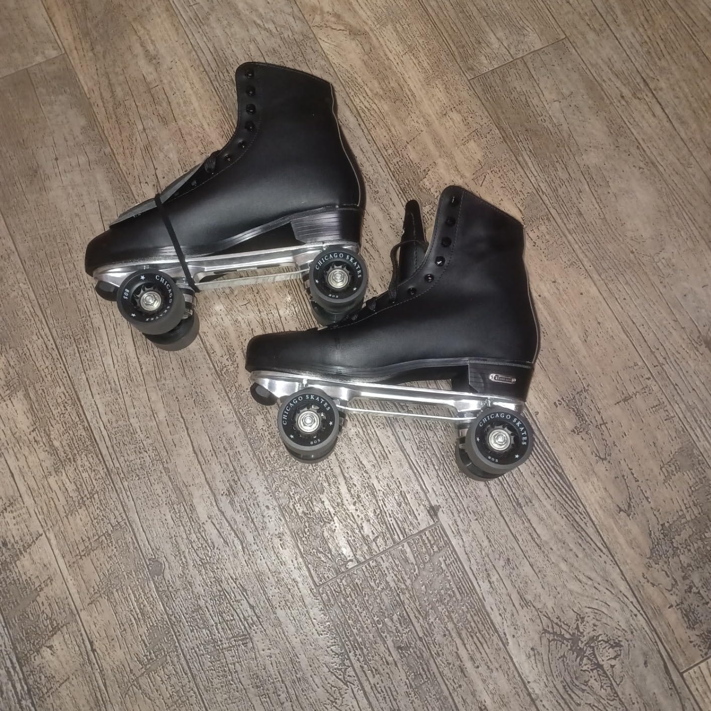 Chicago Quad Roller Skates for Women & Men - Classic Deluxe Leather High-Top Boots with 60mm Urethane Wheels & Semi-Precision Bearings customer photo 2
