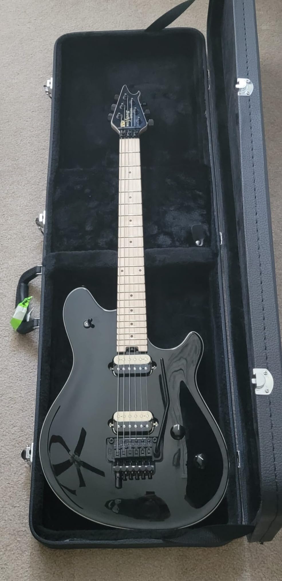 Gator Cases Hard-Shell Wood Case for Standard Electric Guitars, Fits Fender Strat/Tele Style (GWE-ELEC) customer photo 2