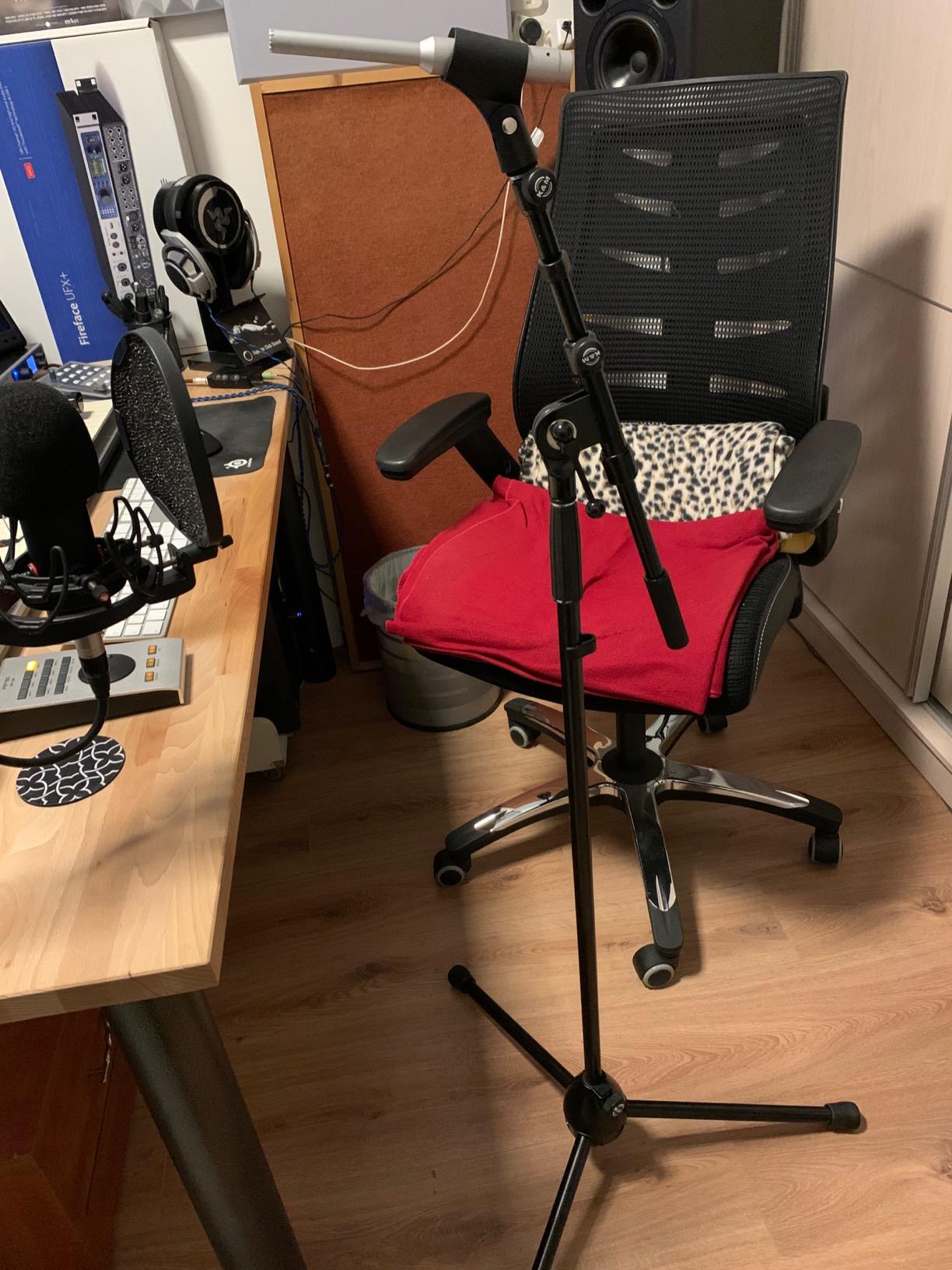 K&M König & Meyer 21090.500.55 Tripod Microphone Stand - Adjustable Telescoping 2-Piece Boom Arm - Professional Grade - Heavy Duty with Folding Leg Base - German Made Black customer photo 1