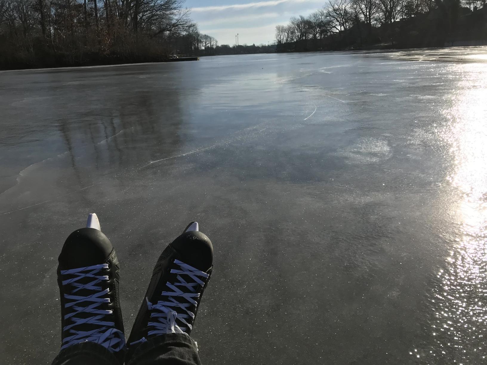American Athletic Ice Force Hockey Skates for Men - Lightweight Ice Skates with Reinforced Ankle Support, Moisture-Resistant Lining, Stainless Steel Blade - Recreational Indoor & Outdoor Use customer photo 1