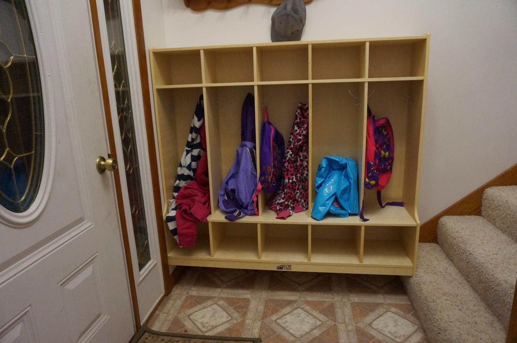 ECR4Kids 5-Section Coat Locker with Bench and Cubby Storage, Classroom Furniture, Natural customer photo 1