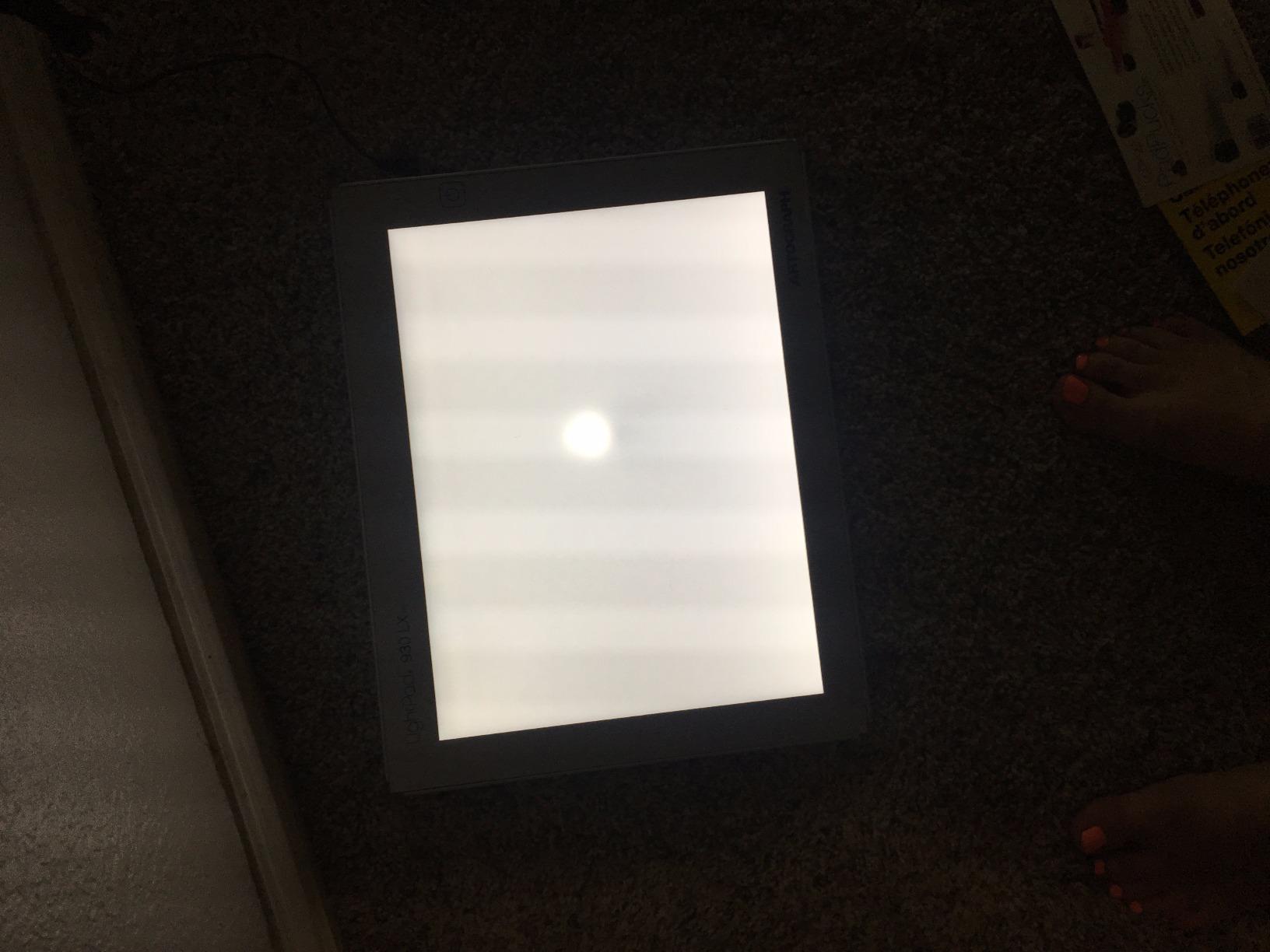 Artograph LightPad 920 LX Thin Dimmable LED Light Box, White, 9 x 6 Inch customer photo 1