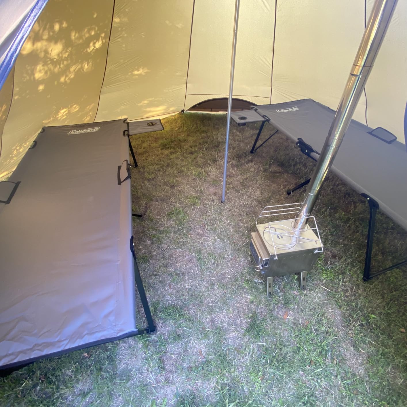Coleman Pack-Away Big 'n Tall Camping Cot with Removable Side Table, Extra Wide Cot Fits Adults up to 6ft 6in or 300lbs, Carry Bag Included customer photo 1