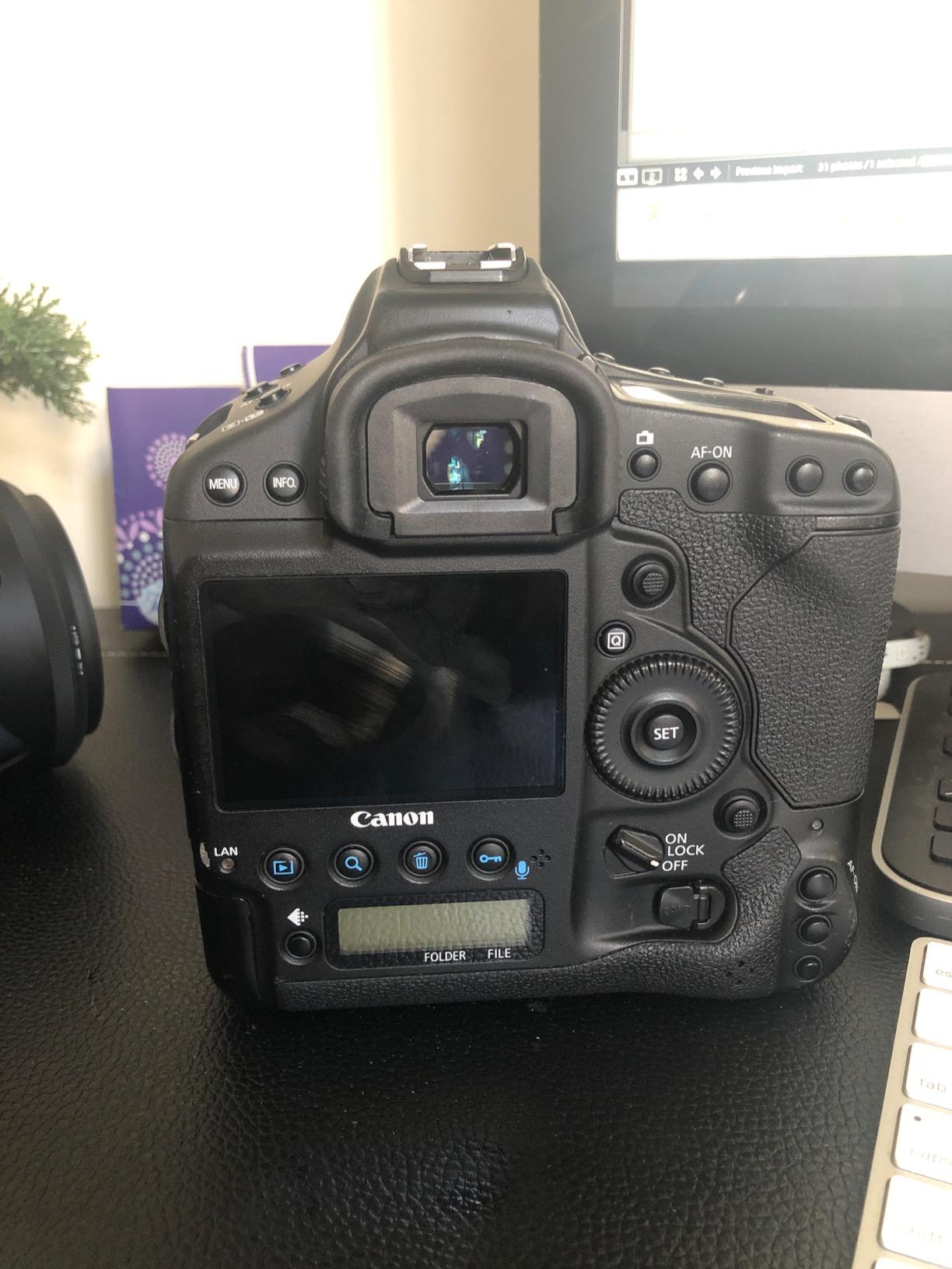 Canon EOS-1D X 18.1MP Full Frame CMOS Digital SLR Camera Black customer photo 1