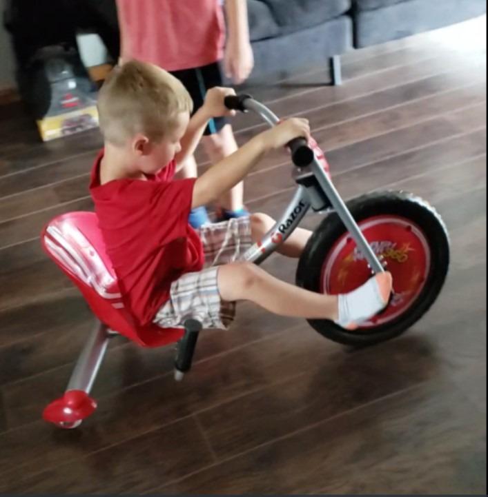 Riprider FlashRider 360 Drift Trike | Pedal Drifting Tricycle (Red) customer photo 2