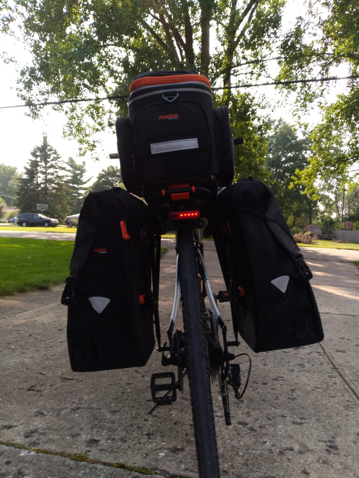 Ibera Bike Bag Expandable Commuter 17-23L - Clip-On Bike Rack Bag with Panniers & Strap - Hard Base, Reflective Trim & Taillight Ready - Ideal for Commuting & Touring - PAKRAK ONLY FOR IBERA RACKS customer photo 2