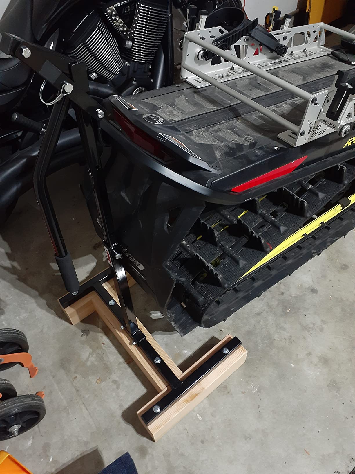 Extreme Max 5001.5013 Lever Lift Stand customer photo 1