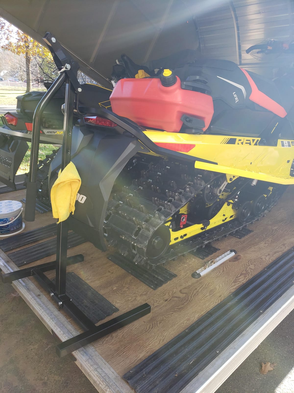 Extreme Max 5001.5013 Lever Lift Stand customer photo 2