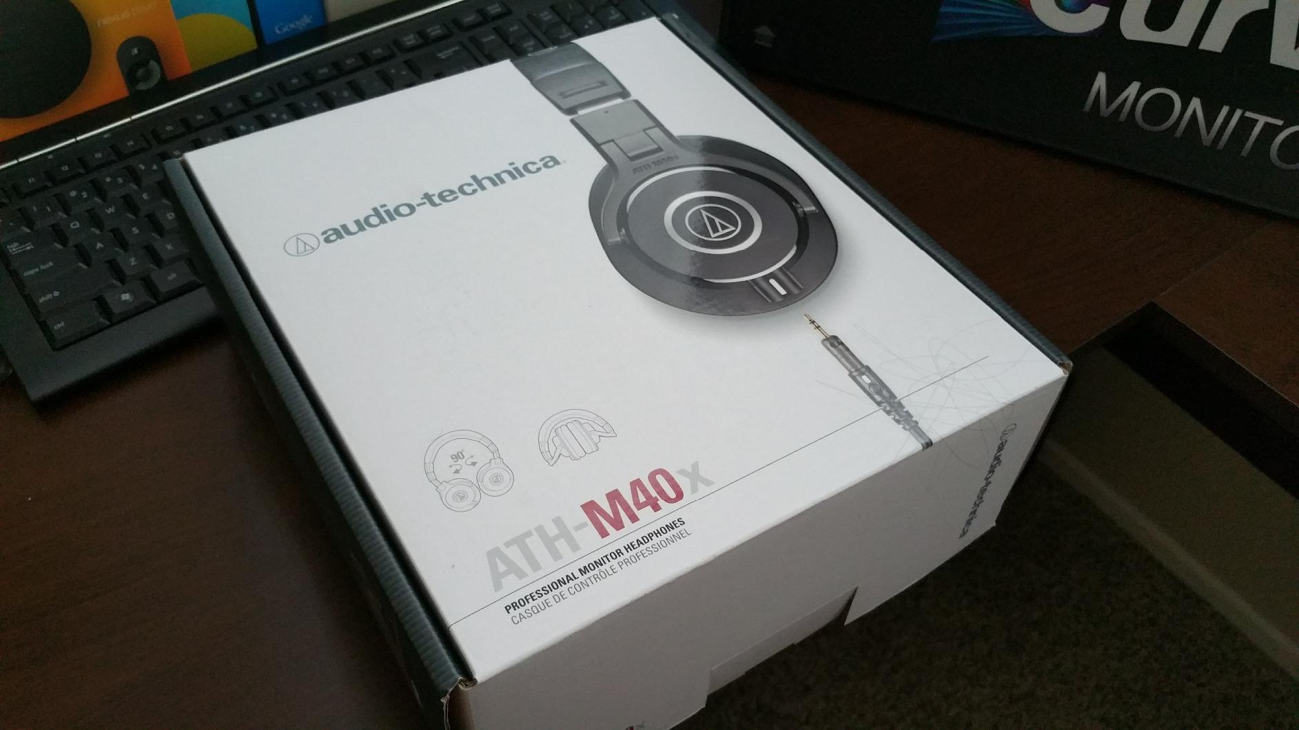 Audio-Technica ATH-M40x Professional Studio Monitor Headphone, Black, with Cutting Edge Engineering, 90 Degree Swiveling Earcups, Pro-Grade Earpads/Headband, Detachable Cables Included customer photo 1