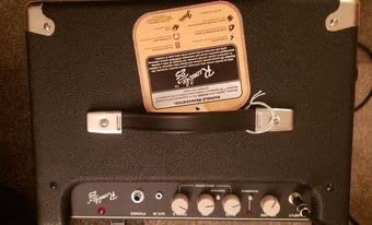 Fender Rumble 25 V3 Bass Guitar Amplifier Combo, 25 Watt with 8