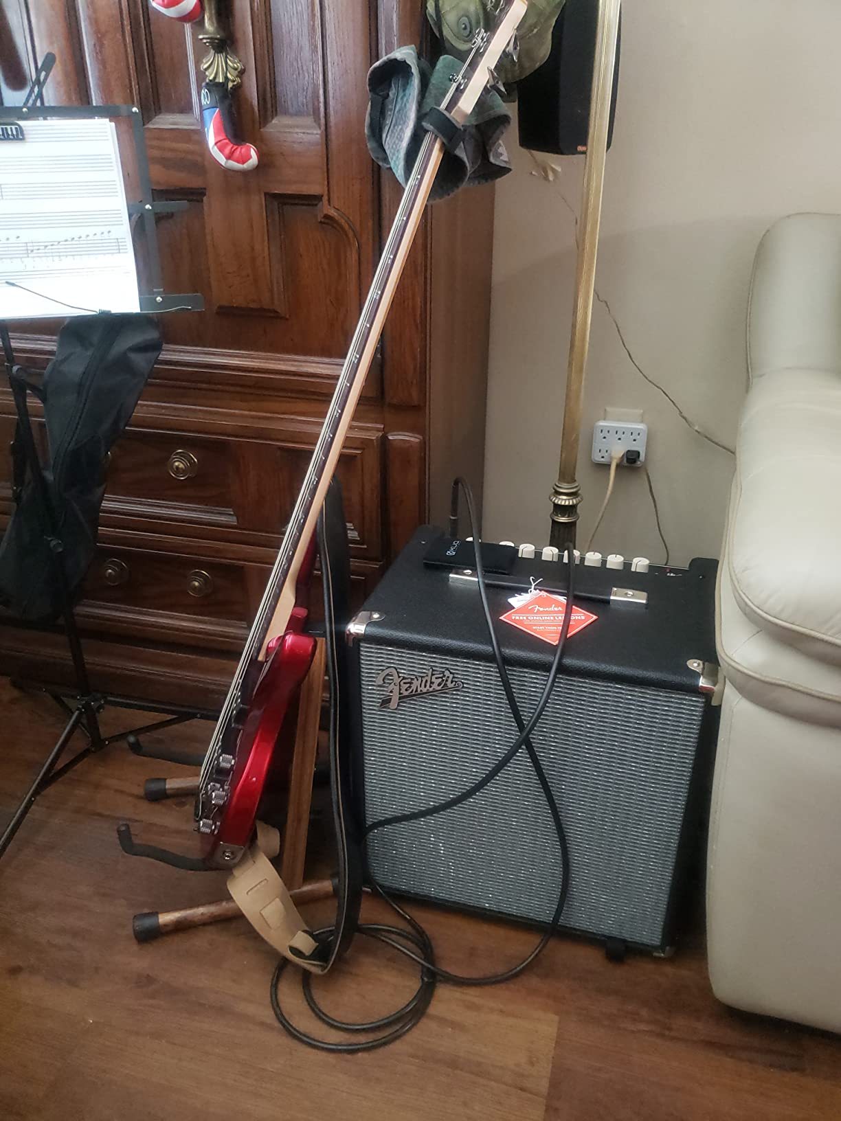Fender Rumble 40 V3 Bass Amp for Bass Guitar, 40 Watts, with 2-Year Warranty Speaker, with Overdrive Circuit and Mid-Scoop Contour Switch customer photo 2