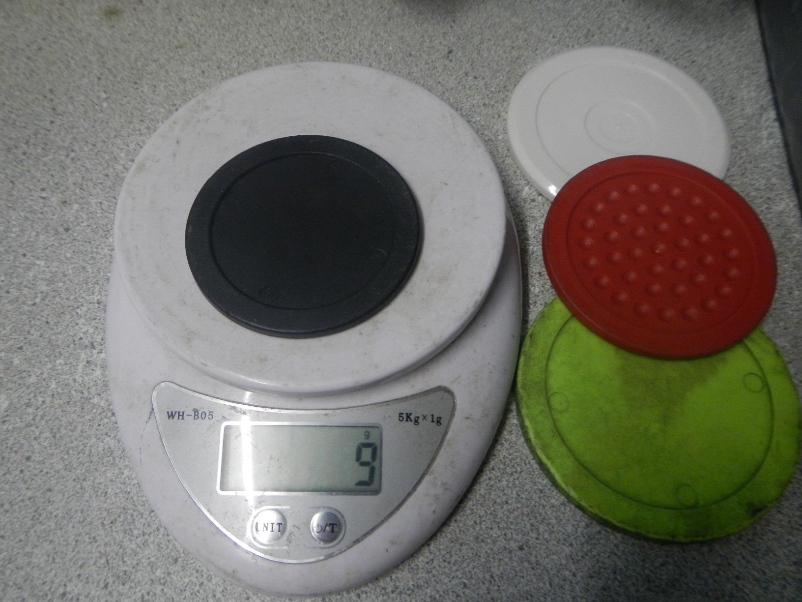 Hathaway Pro-Series Air Hockey Pucks and Strikers Set for Family Game Room - with Ergonomic 4-in Strikers, 3-in ABS Pucks, Felt Bottoms & Chip-Resistant Design - Red Finish customer photo 1