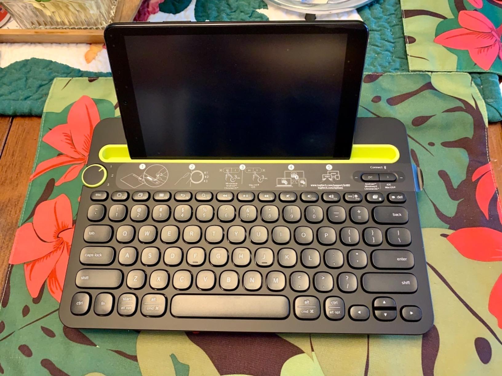 Logitech K480 Wireless Multi-Device Keyboard for Windows, macOS, iPadOS, Android or Chrome OS, Bluetooth, Compact, Compatible with PC, Mac, Laptop, Smartphone, Tablet - Black customer photo 2