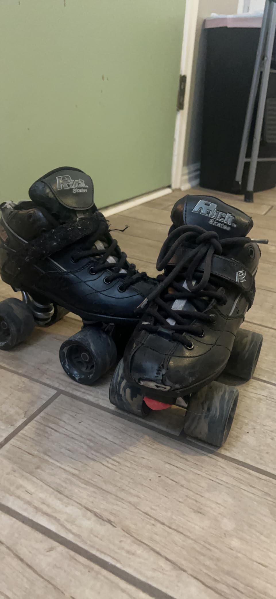 Sure-Grip Rock GT50 Black Stylish Indoor Roller Skates with 62mm Swirl Wheels and ABEC-5 Bearings customer photo 1