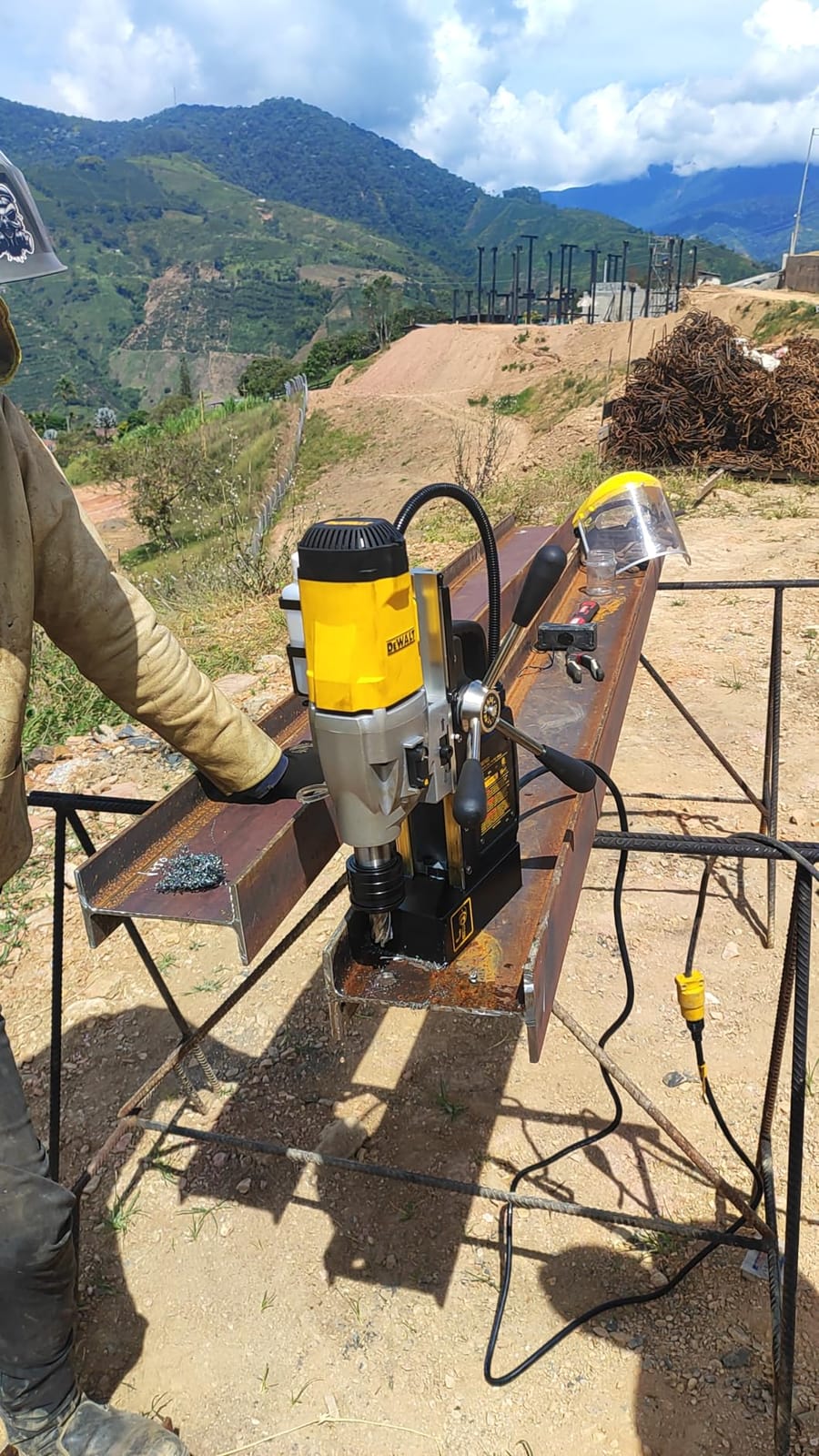 DEWALT Drill Press, Magnetic, 2-inch, 10-Amp with 2-Speed Setting (DWE1622K) customer photo 2