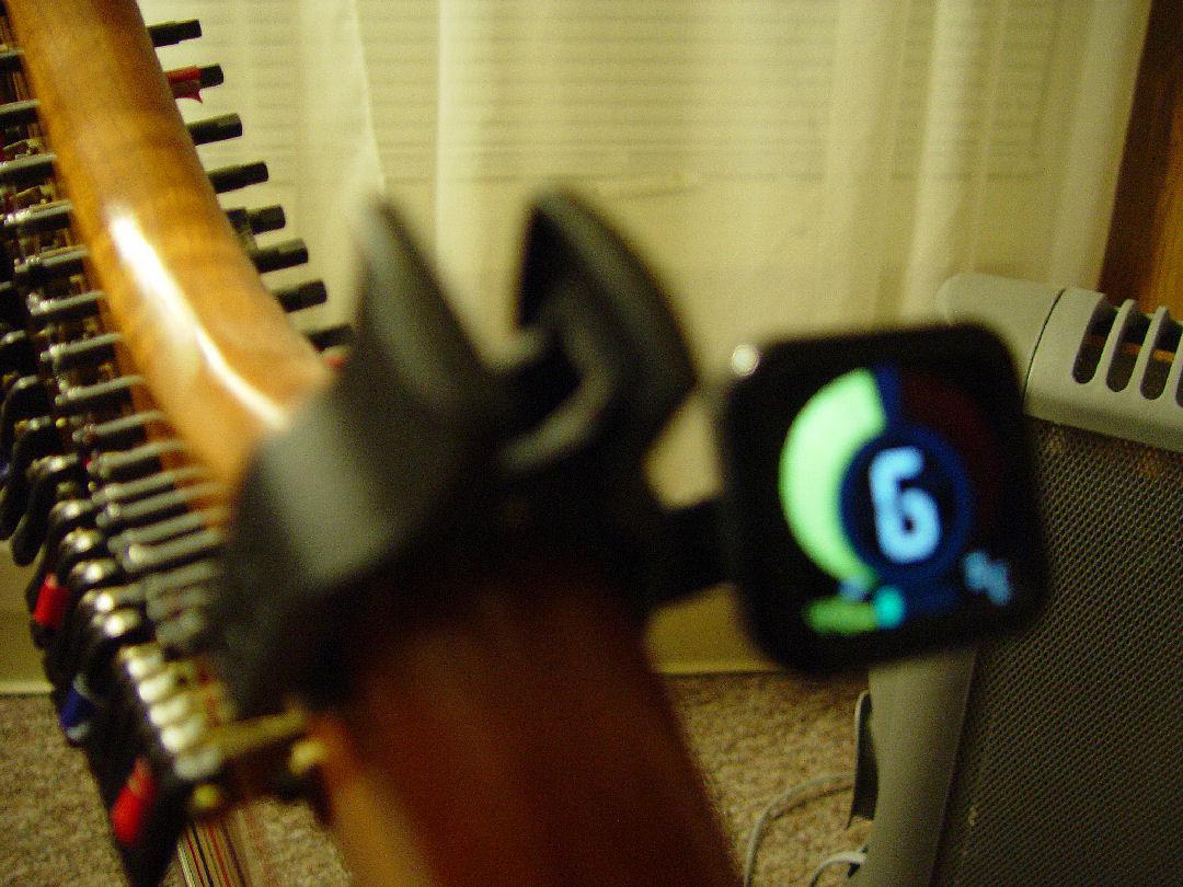 KLIQ UberTuner Clip On Guitar Tuner -Black customer photo 1