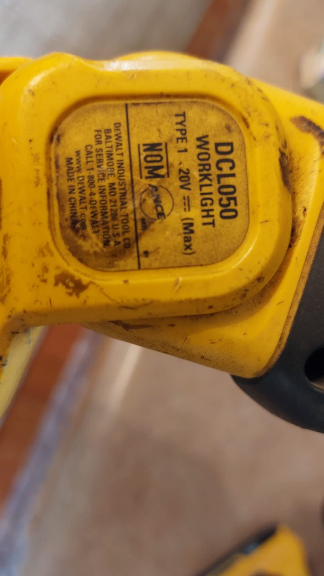 DEWALT 20V MAX LED Work Light, Handheld Spotlight with 508 Yard Distance, Pivoting Head, 1500 Lumens, Cordless, Battery Not Included (DCL043) customer photo 1