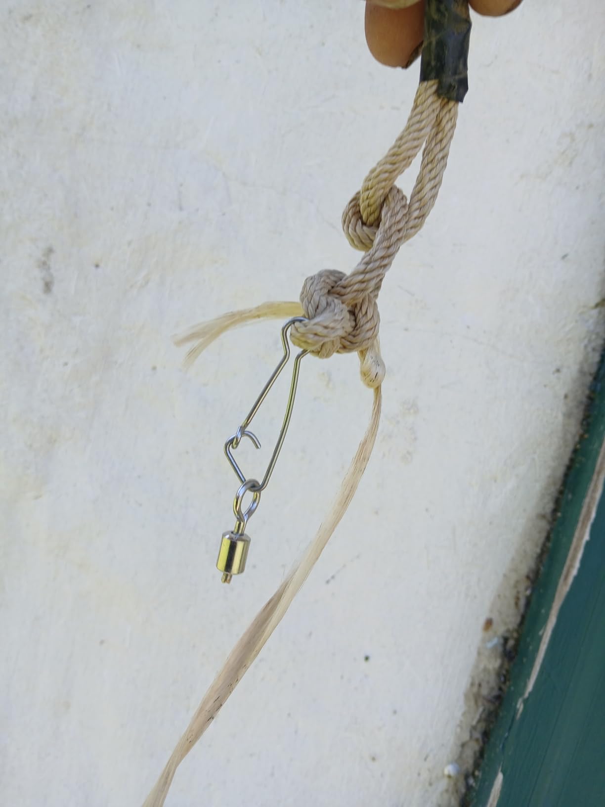 Southwire Pulling Grip 1/2-Inch - Designed for Pulling Wire Up to 1/2 Inch Diameter - Swivel Design Minimizes Twist - Mesh Holds Cable Securely - WPG1/2 customer photo 1