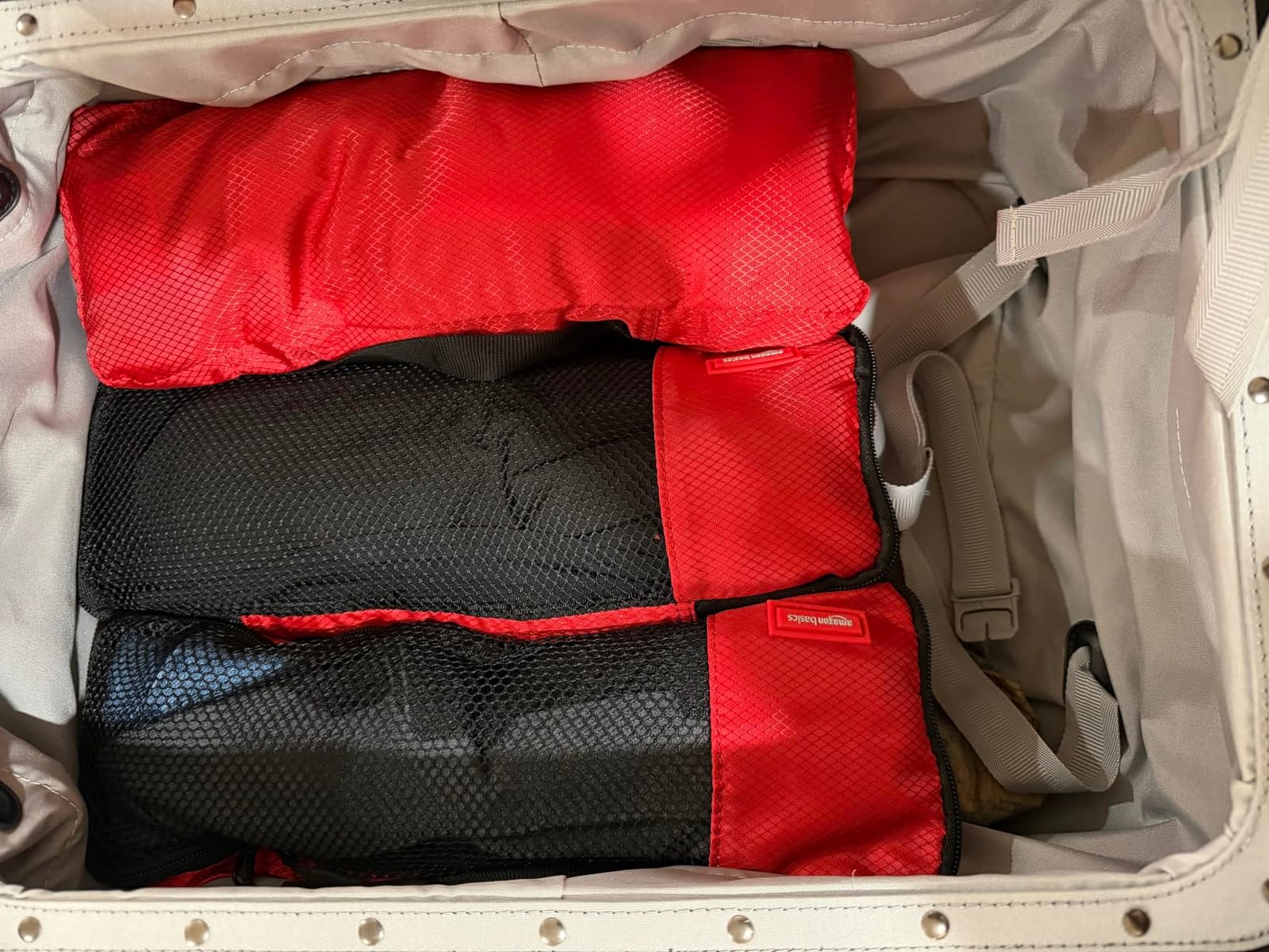 Amazon Essentials 4-Piece Packing Cubes Travel Accessories Set, Space-Saving Luggage Organizer with Double Zipper, Mesh Top Panel, Small/Medium/Large/Slim, Gray (Previously Amazon Basics) customer photo 1