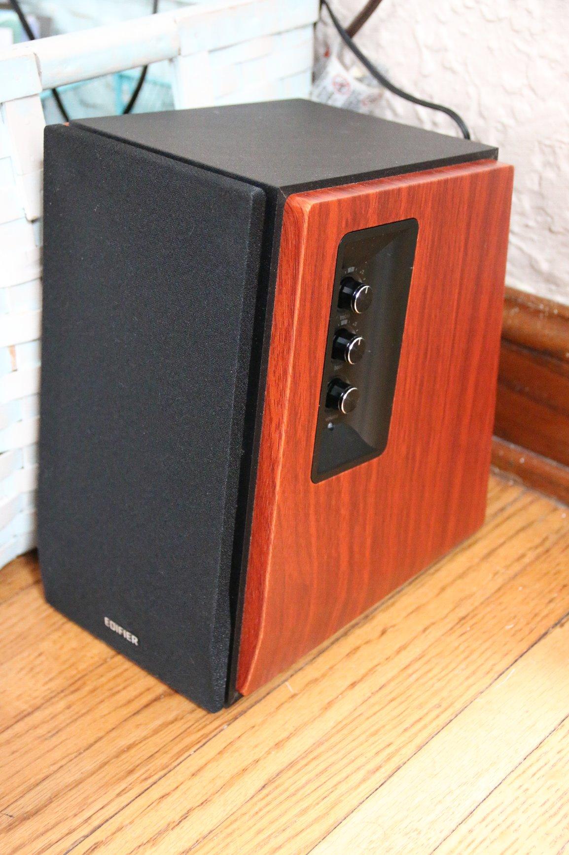 Edifier R1700BT Bluetooth Bookshelf Speaker - Active Near-Field Studio Monitors - Powered Speaker 2.0 Setup Wooden Enclosure - 66w RMS customer photo 1