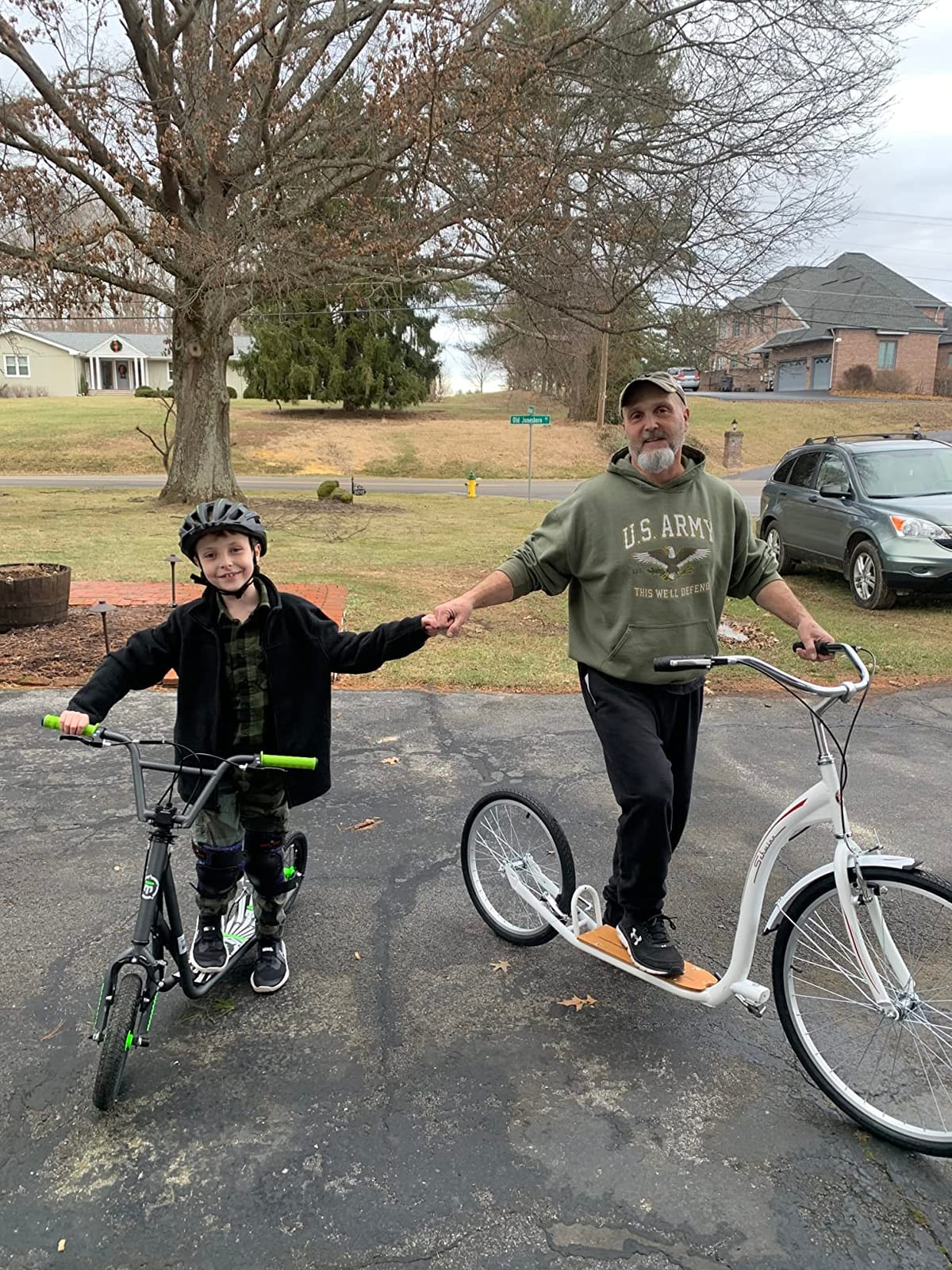 Schwinn Shuffle or Shuffle Deluxe Adult Kick Scooter, 26 Inch Front Wheel & 20 Inch Rear Wheel, Smooth Ride, Durable Steel Frame, Fenders, Front & Rear Linear Pull Brakes, Two Wheel Scooter for Adults customer photo 2