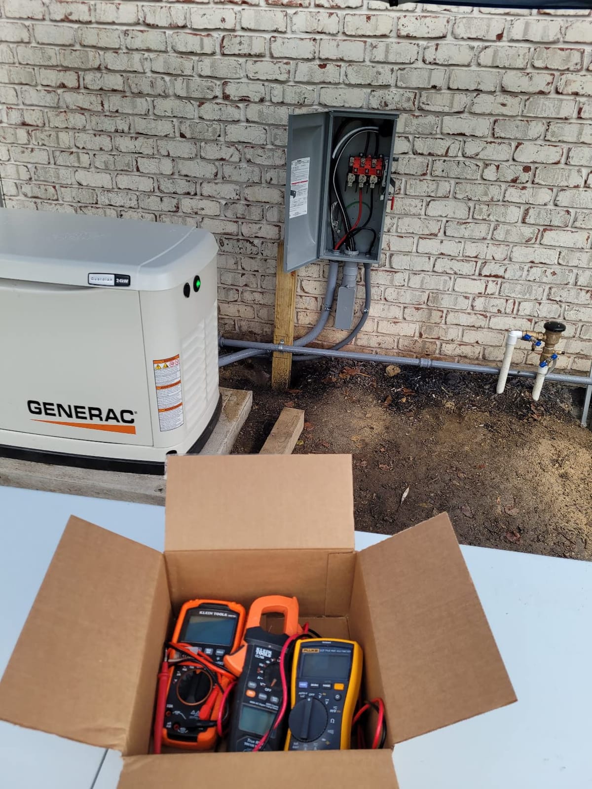 Klein Tools MM700 Multimeter, Electrical Tester is Auto Ranging, for AC/DC, LOZ, Temp, Capacitance, Resistance, Frequency, and More, 1000V customer photo 2