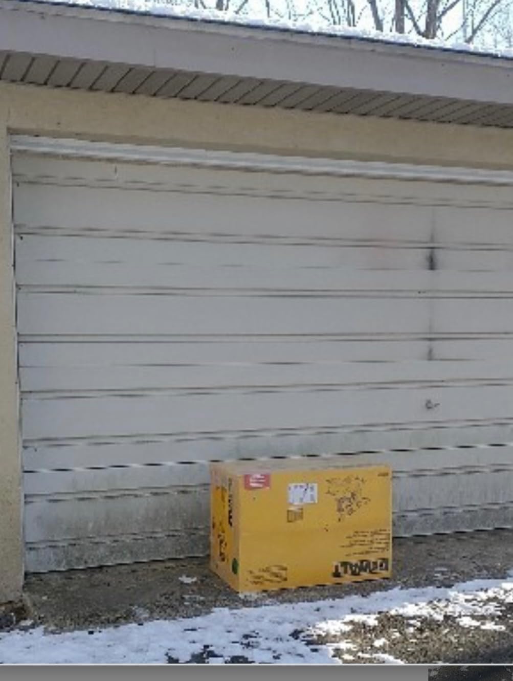 DEWALT Miter Saw, 12 Inch Double Bevel Sliding Compound Miter Saw, Includes Blade Wrench and Clamp, Increased Crosscut Capacity, Powerful 3800 RPM Motor 15 Amp (DWS779) customer photo 2