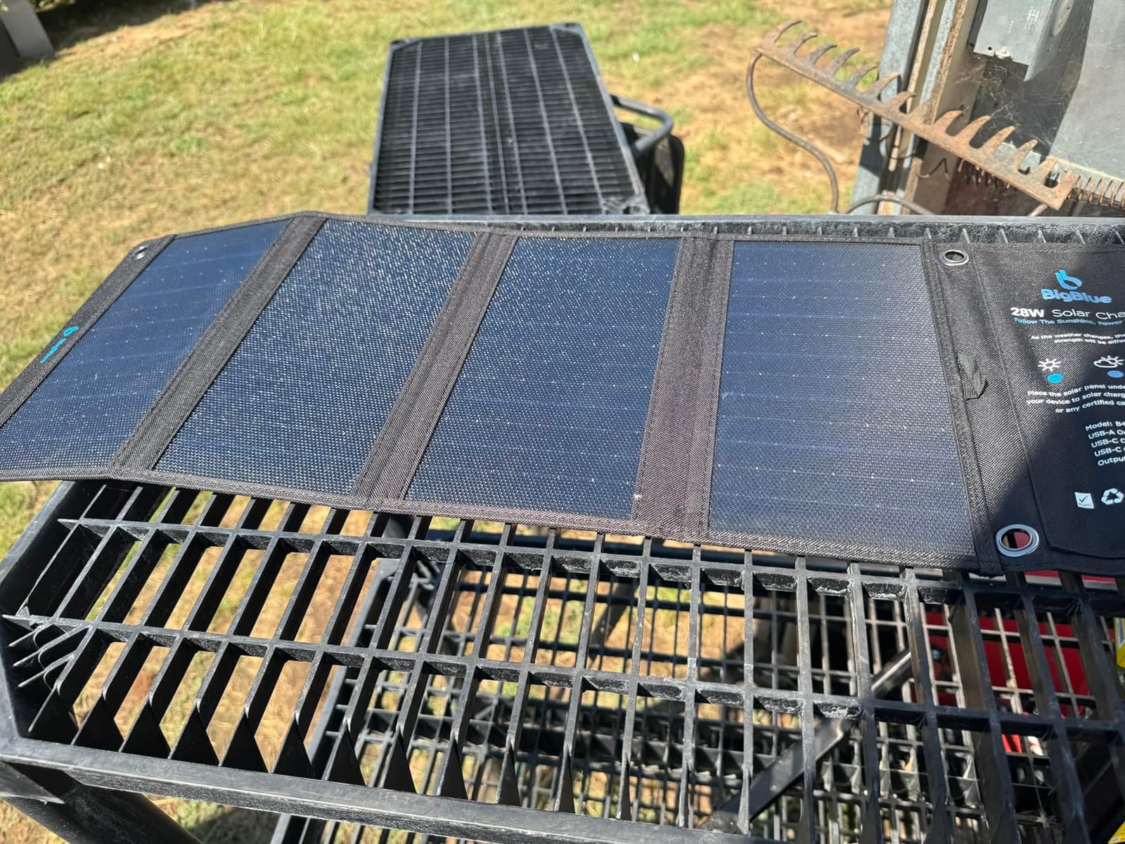 BigBlue 28W High-Efficiency Solar Panel Charger with Dual USB-C and USB-A customer photo 2