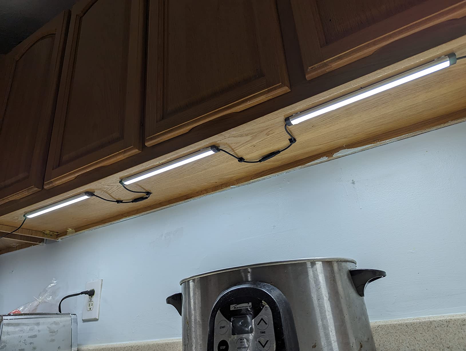 Litever Kitchen Under Cabinet LED Lighting Kit Plug-in, Super Bright, 6 PCS 12 Inches Light Bars, Daylight White, 31W 2000 Lumen, Perfect for Kitchen Cabinet Counter Shelf-(6 Bars Kit-5000K) customer photo 2