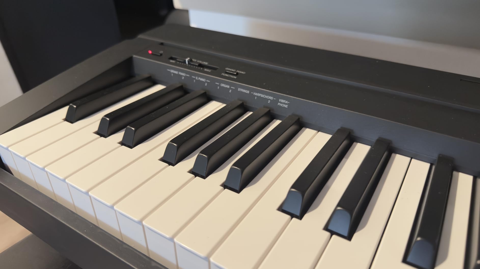 Yamaha P71 88-Key Weighted Action Digital Piano with Sustain Pedal and Power Supply (Amazon-Exclusive) customer photo 1