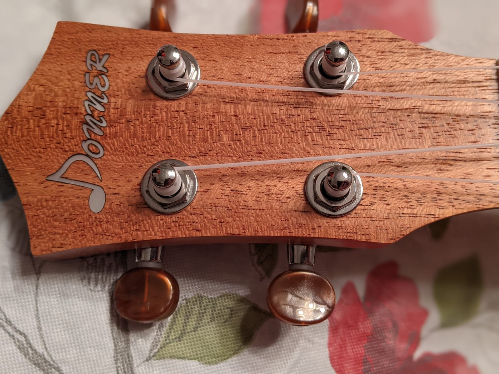 Donner Concert Ukulele Beginner Mahogany 23 Inch Ukelele Kit with Free Online Lesson Gig Bag Strap Nylon String Tuner Picks Cloth DUC-1 Gift Choice customer photo 1