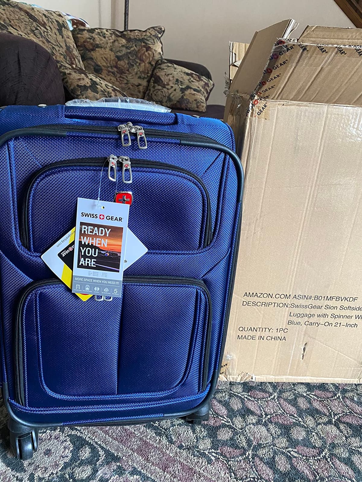 SWISSGEAR Sion Carry-On Spinner Luggage, Softside Expandable, Lightweight Suitcase, Blue, 22.75-Inch customer photo 1