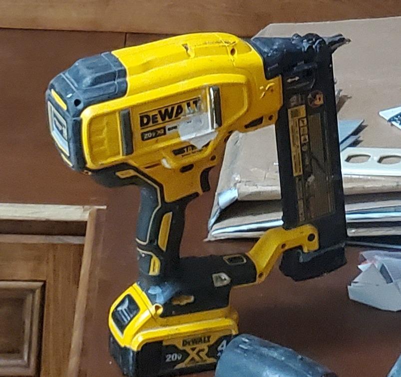 DEWALT 20V MAX Cordless Brad Nailer Kit, 18GA (DCN680D1) customer photo 2